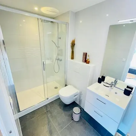 Bnb2You Private Room N2 In Roommate Appartment Design Near Switzerland Hébergement de vacances