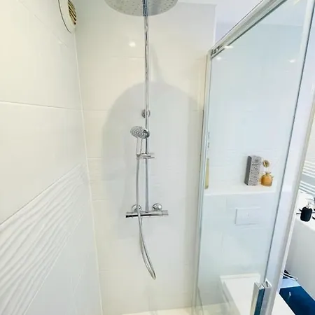 Bnb2You Private Room N2 In Roommate Appartment Design Near Switzerland Annemasse